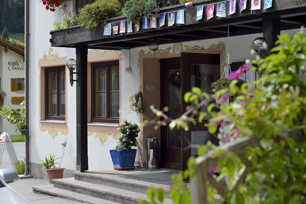 Hotel Traube Sankt Gallenkirch Bagian luar foto